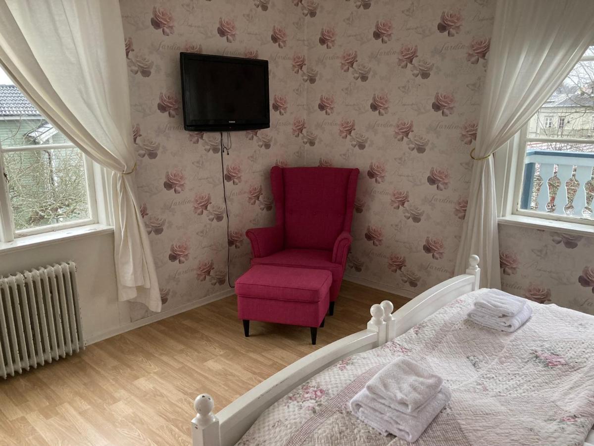 Hotel Pensionat Granparken Norrtälje Extérieur photo