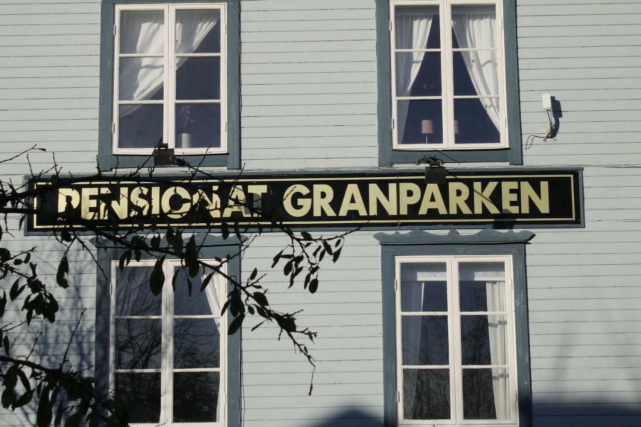 Hotel Pensionat Granparken Norrtälje Extérieur photo